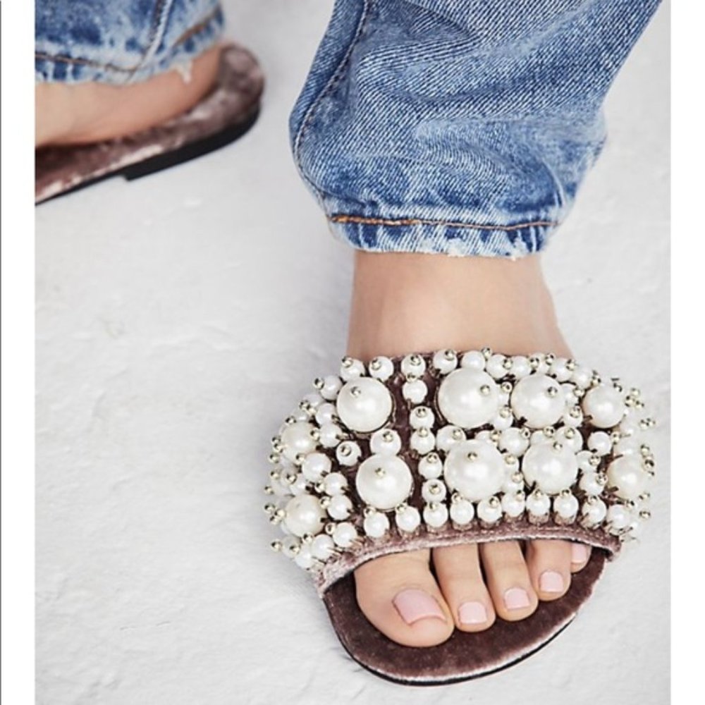 ISO Jeffrey Campell pearl Slides/Sandals